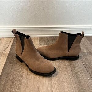 Toms Women’s Suede Chelsea Boots in Taupe Brown